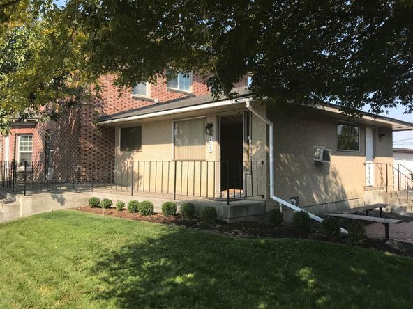 201 E 2nd St, Grandview, WA 98930